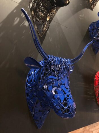Sculpture tête de taureau en pièces mécaniques - Peint