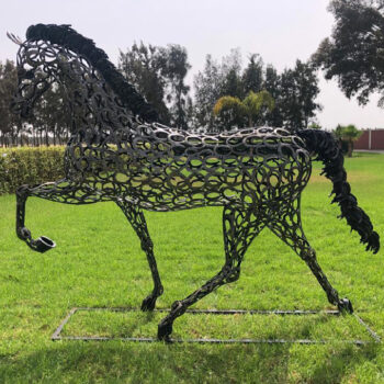 Sculpture cheval en fers à cheval