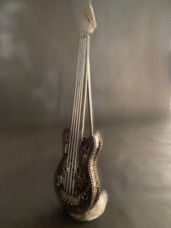 Sculpture basse électrique métal recyclé - Modèle Pulse Mécanique