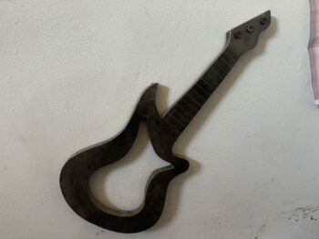 Sculpture guitare électrique métal - Modèle Silence Vibrant