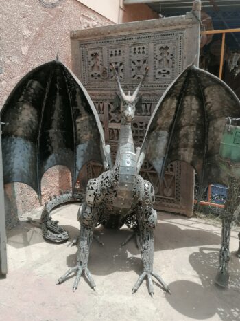 Sculpture dragon en métal recyclé – Modèle Smaug, vue de face