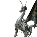 Sculpture fantastique en métal recyclé – dragon aux ailes déployées