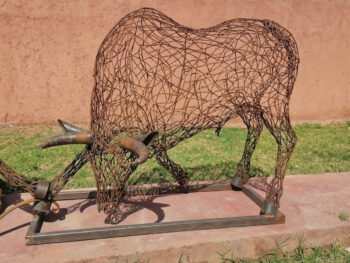 Sculpture taureau contemporaine MIRAGE acier filaire grandeur nature
