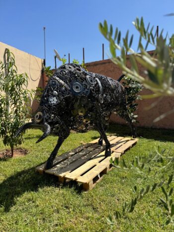 Sculpture taureau mécanique VULCAIN métal recyclé engrenages