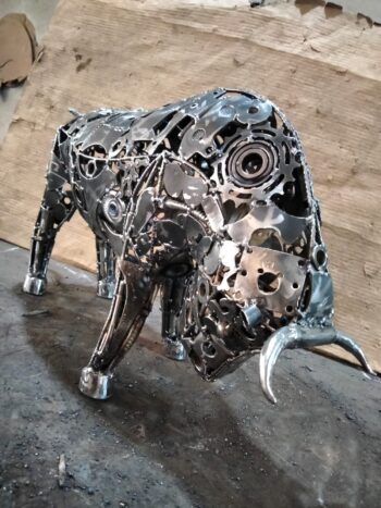 Sculpture taureau métal brut NOX pièces recyclées - Vue 1